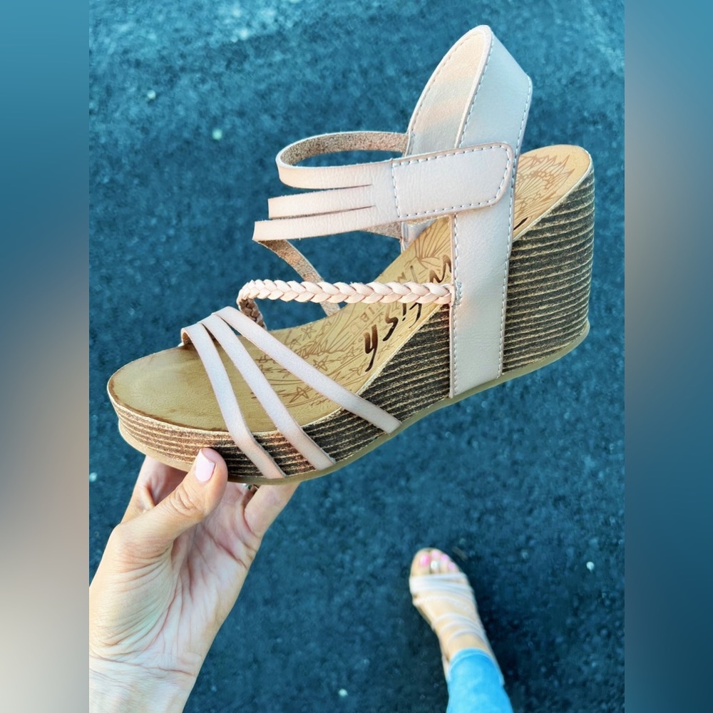 Blowfish Wedge sandle Heidi Lotus size 7.5
